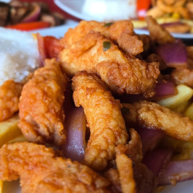 Pescado Saltado.